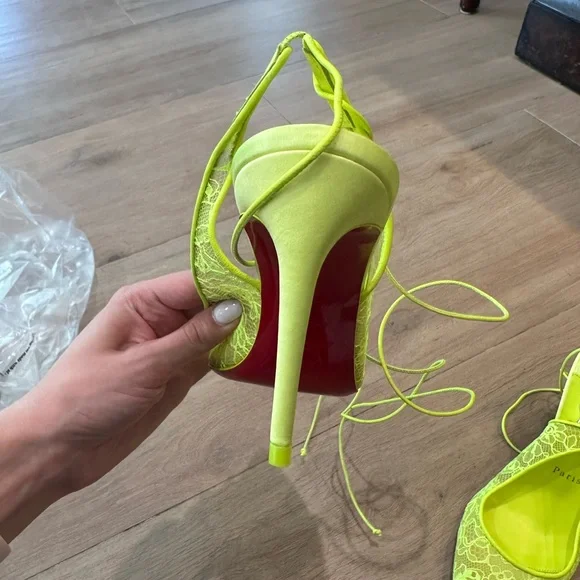 Christian Louboutin Kate 85mm Lace-Up
Lace Pumps Heels size 38.5 - Picture 4 of 10